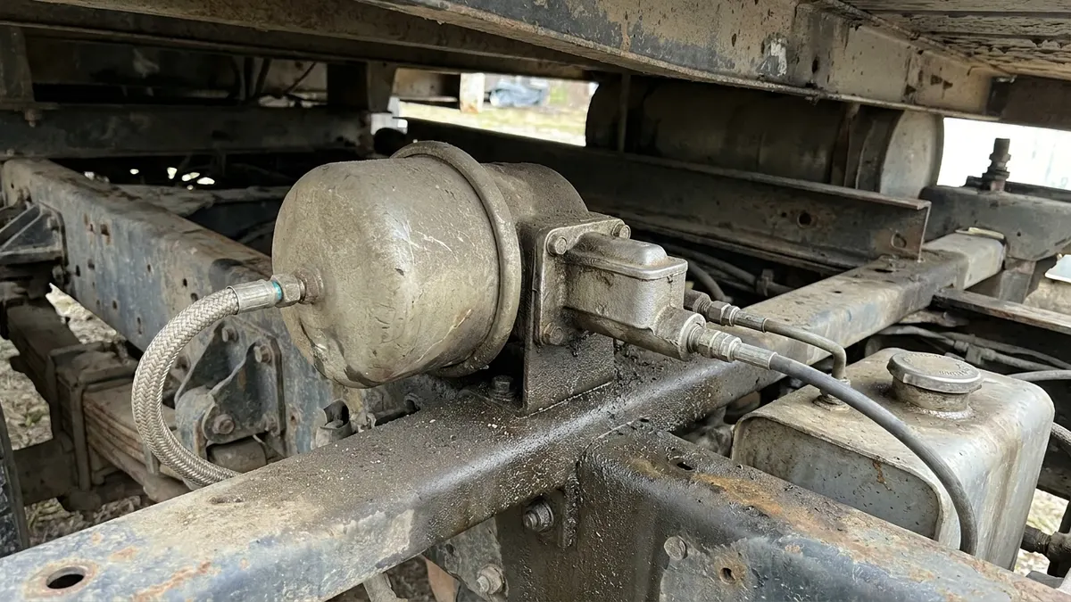 How an Air-Assisted Clutch Works on a Heavy Truck